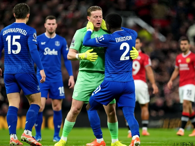 Gueye krijgt historische rode kaart na slag op teamgenoot Keane tegen Manchester United